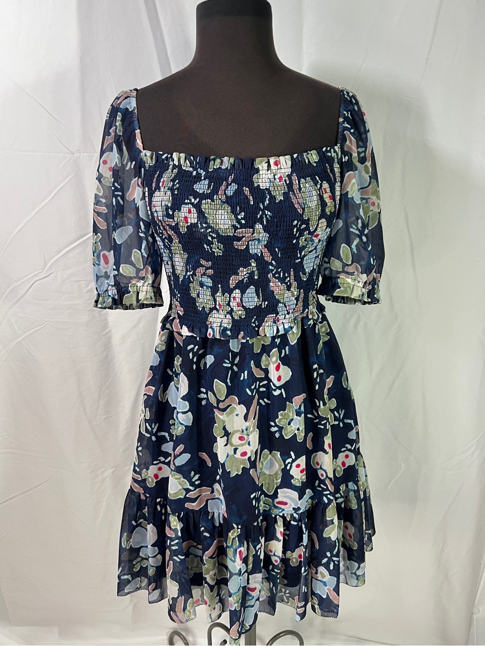 Aritzia Wilfred Laken Mini Dress - Medium - navy floral puff sleeve smocked